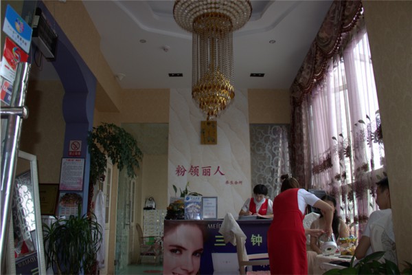 告别平板身材，一招拉伸助你练出完美胸型！(练胸 拉伸)